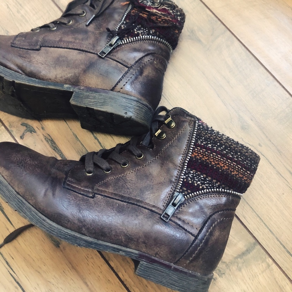 Combat boots